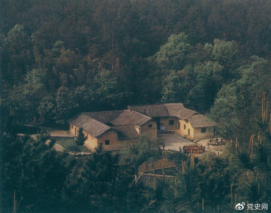 毛澤東故居&mdash;&mdash;湖南省湘潭縣韶山?jīng)_上屋場。1893年12月26日，毛澤東在這里誕生。